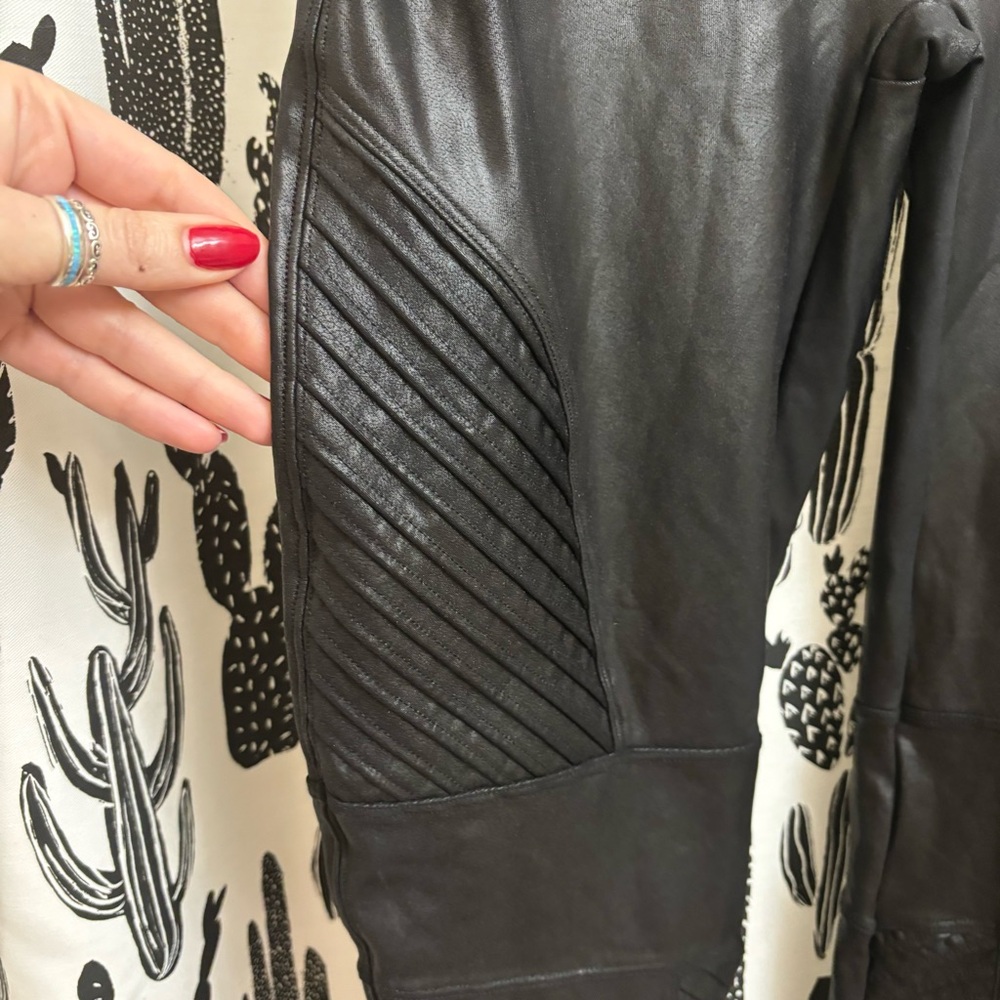 Spanx Faux Leather Moto Leggings EUC - Picture 8 of 16